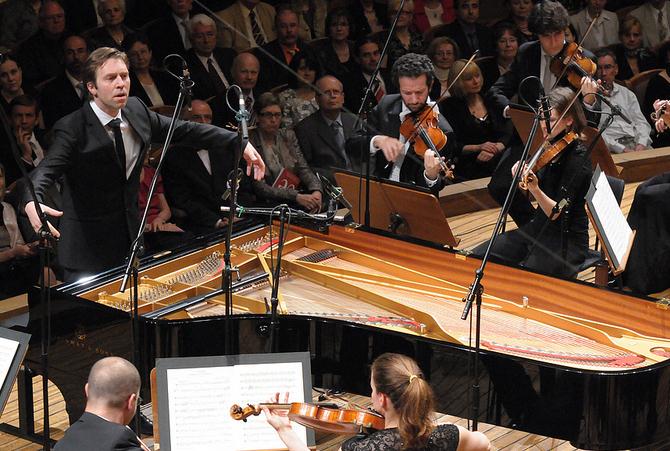 Leif Ove Andsnes play-directing; photo from PragueCulture blog